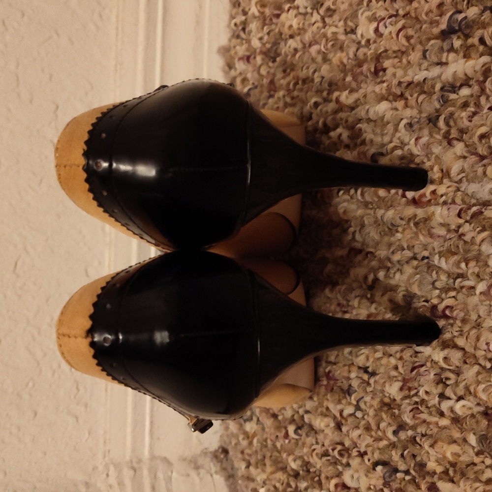 Shoe - Picture 2 of 4